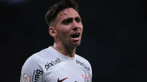 Gustavo Silva durante confronto Grêmio no Campeonato Brasileiro de 2023.