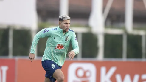 Bruno Guimarães durante treino da Seleção Brasileira no CT da Juventus. Foto: Lucas Figueiredo/CBF