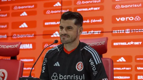 Foto Ricardo Duarte/Internacional - Fabrício durante entrevista coletiva de apresentação.