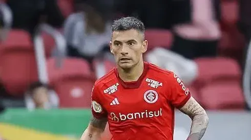 Aranguiz atuando pelo Internacional