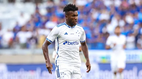 Cifuentes jogador do Cruzeiro durante partida contra o Vitoria no estadio Mineirao pelo campeonato Brasileiro A 2024.