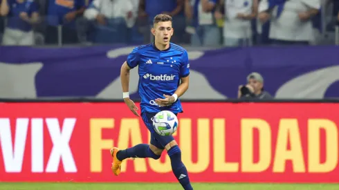 Stênio encaminha ida para clube europeu (Imagem: Gilson Junio/AGIF)