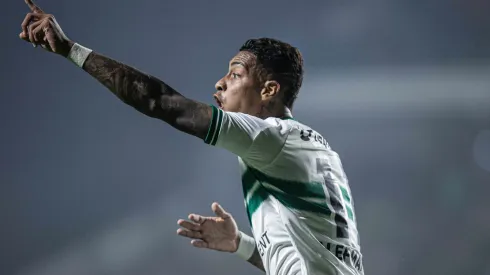 Alef Manga está próximo de retornar aos gramados - Foto: Heber Gomes/AGIF