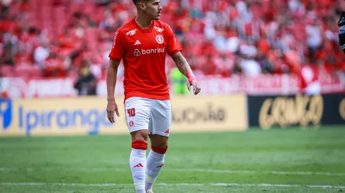 Rômuo durante confronto contra o Ypiranga no Campeonato Gaúcho 2024.