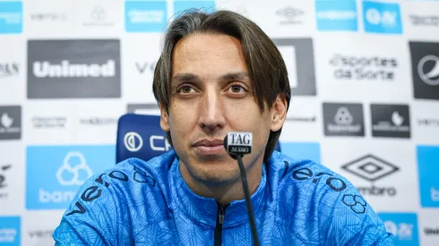 Zagueiro Pedro Geromel concede entrevista coletiva após o treino desta terça-feira. Zagueiro sofre criticas no clube gaúcho