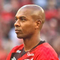 Athletico-PR: Fernandinho recebe \'alerta vermelho\' e clube desiste de contratação