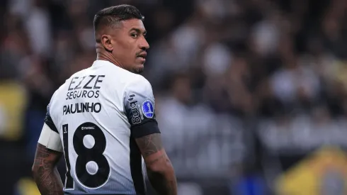 Paulinho atuando no Corinthians em 2024