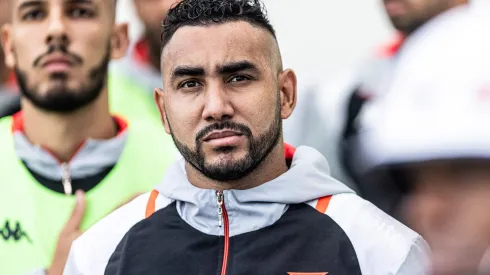 Payet jogador do Vasco durante partida contra o Santos no estadio Vila Belmiro pelo campeonato Brasileiro A 2023. Meio-campista recebeu alerta sobre seu futuro