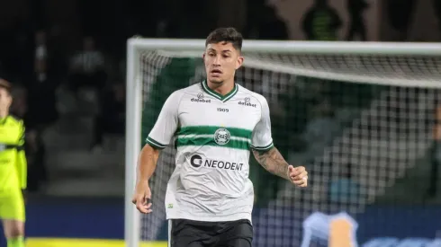 Thiago Dombroski atuando no Coritiba em 2023