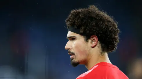 André Ramalho com a camisa do SV durante confronto contra o Leicester na Conference League.