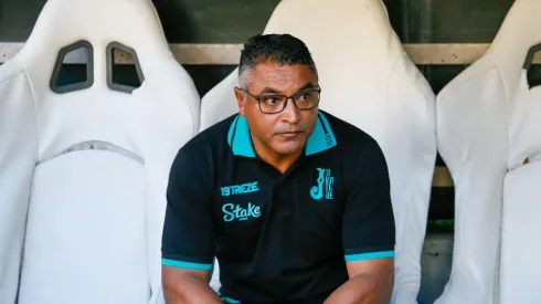 Roger Machado durante confronto contra o Fortaleza no Campeonato Brasileiro 2024.