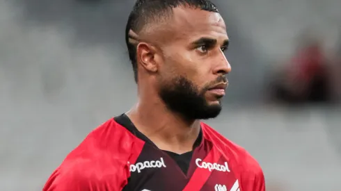 Alex Santana durante confronto contra o Cascavel no Campeonato Paranaense 2023.