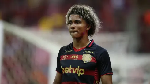 Pedro Lima durante partida com a camisa do Sport.