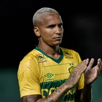 Fim da novela: após mais uma investida, decisão do Grêmio sobre Deyverson agita web