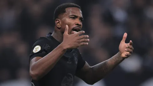 Cacá tem contrato até dezembro com o Corinthians.