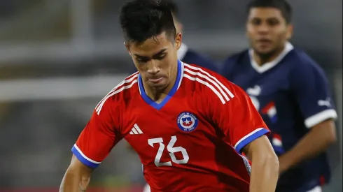 Aravena durante amistoso pela Seleção do Chile contra o Paraguai.