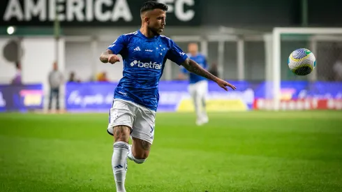 Matheus Henrique durante partida contra o Bragantino no Campeonato Brasileiro de 2024.