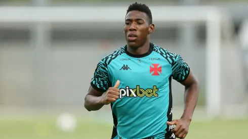 Leo treina no CT Moacyr Barbosa do Vasco da Gama em 22 de dezembro de 2022.