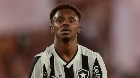 Jeffinho vira problema no Botafogo.