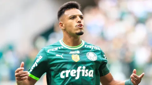 Gabriel Menino jogador do Palmeiras comemora seu gol durante partida contra o Agua Santa no estadio Arena Allianz Parque pelo campeonato Paulista 2023. Volante virou alvo da torcida
