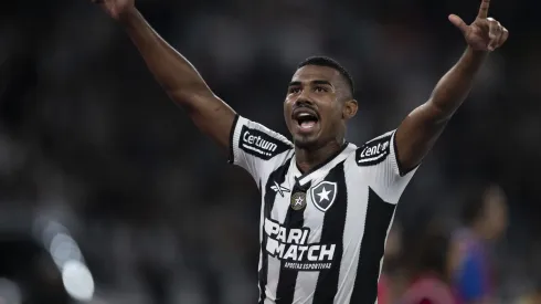 Cuiabano jogador do Botafogo comemora gol durante partida contra o Internacional no estadio Engenhao pelo campeonato Brasileiro A 2024. Foto: Jorge Rodrigues/AGIF
