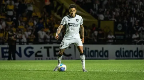 Gregore durante confronto contra o Criciúma no Campeonato Brasileiro de 2024.