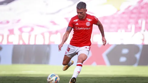 Aránguiz durante confronto contra o Avenida no Campeonato Gaúcho de 2024.