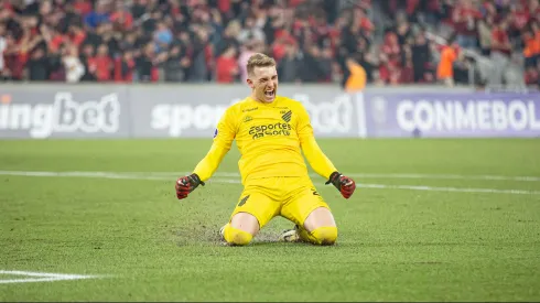 Leo Linck goleiro do Athletico-PR durante partida contra o Cerro Porteno no estadio Arena da Baixada pelo campeonato Copa Sul-Americana 2024