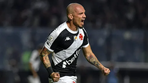 Maicon jogador do Vasco comemora seu gol durante partida contra o Vitoria no estadio Sao Januario pelo campeonato Brasileiro A 2024.