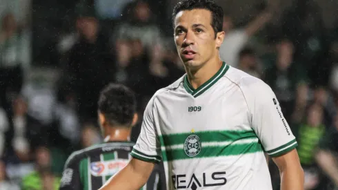 Leandro Damião durante confronto contra o Campeonato Paranaense de 2024.