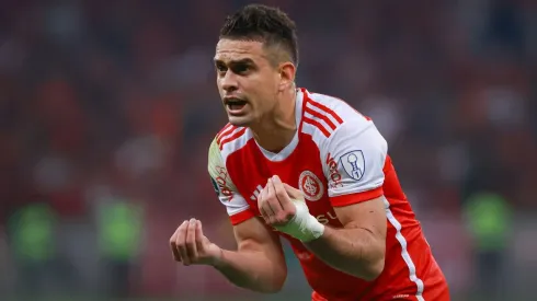Rafael Borré jogador do Internacional durante partida contra o Rosário Central no estádio Beira-Rio pelo campeonato Copa Sul-Americana 2024. Centroavante falou sobre queda na Sula