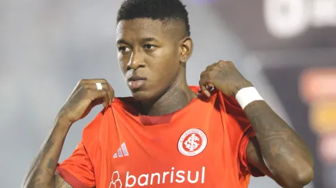 Vitão durante confronto contra o ASA na Copa do Brasil 2024.