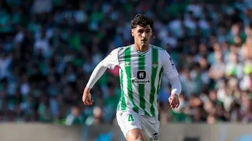 Johnny Cardoso atuando no Real Bétis