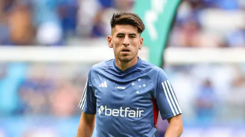 Villalba jogador do Cruzeiro durante aquecimento antes da partida contra o Tombense no estadio Mineirao pelo campeonato Mineiro 2024.