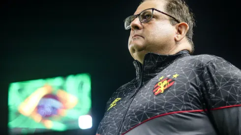 Guto Ferreira durante confroto contra o Santos na Série B de 2024.