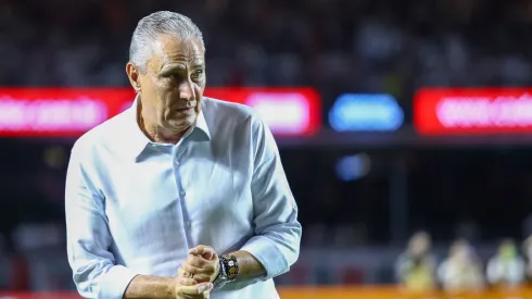 Tite revelou as contratações em coletiva de imprensa - Foto: Marco Miatelo/AGIF