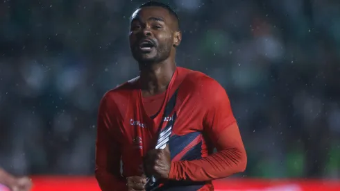 Nikão durante confronto contra o Juventude no Brasileirão de 2024.