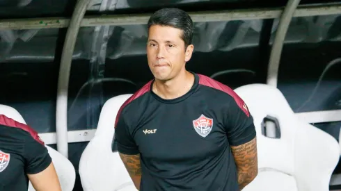 Thiago Carpini durante partida contra o Fortaleza pelo campeonato Brasileiro A 2024. Foto: Baggio Rodrigues/AGIF