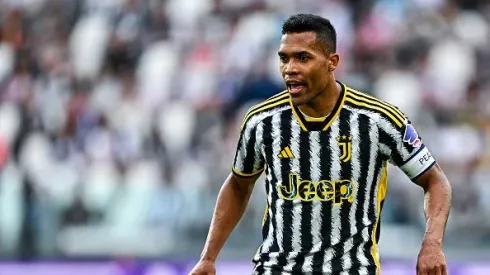 Alex Sandro atuando na Juventus em 2024