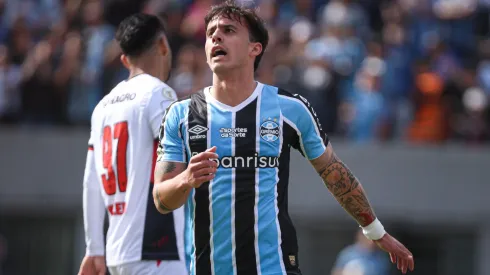 Felipe Carballo jogador do Gremio lamenta durante partida contra o Vitoria no estadio Francisco Stedile pelo campeonato Brasileiro A 2024.