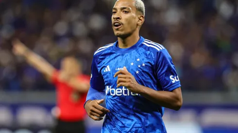 Matheus Pereira durante confronto contra o Corinthians no Campeonato Brasileiro de 2024.