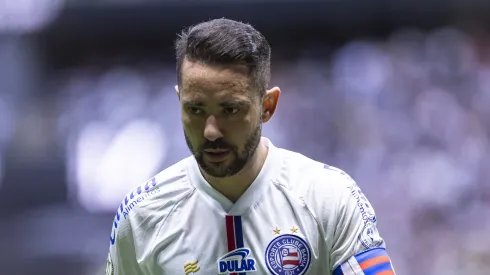 Everton Ribeiro 'manda o papo' no Bahia.