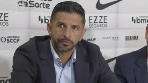 Emiliano durante coletiva de imprensa após classificação sobre o Grêmio na Copa do Brasil. Foto: Reprodução Corinthians TV