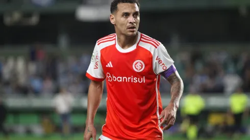 Alan Patrick durante confronto contra o Grêmio no Brasileirão de 2024.