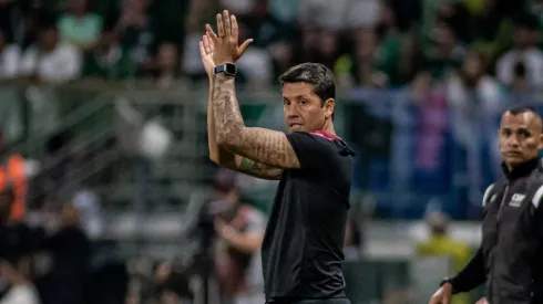 Vitória pode fechar com zagueiro da Premier League (Imagem: Divulgação/Vitória)