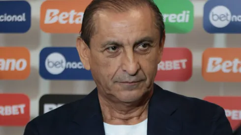 Ramón Díaz durante confronto contra o Grêmio na Copa do Brasil 2024.