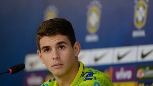 Oscar durante treino da Selecao Brasileira na Granja Comary.