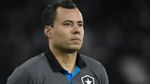 Jair Ventura durante confronto contra o Atlético-GO no Brasileirão de 2017.