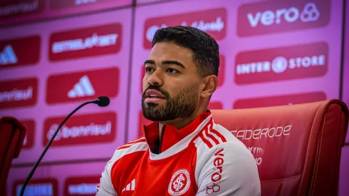 Apresentação Rodrigo Tabata. Reforço falou sobre a pressão no clube gaúcho