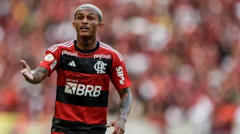 Wesley jogador do Flamengo durante partida contra o Bahia no estadio Maracana pelo campeonato Brasileiro A 2023. Foto: Thiago Ribeiro/AGIF